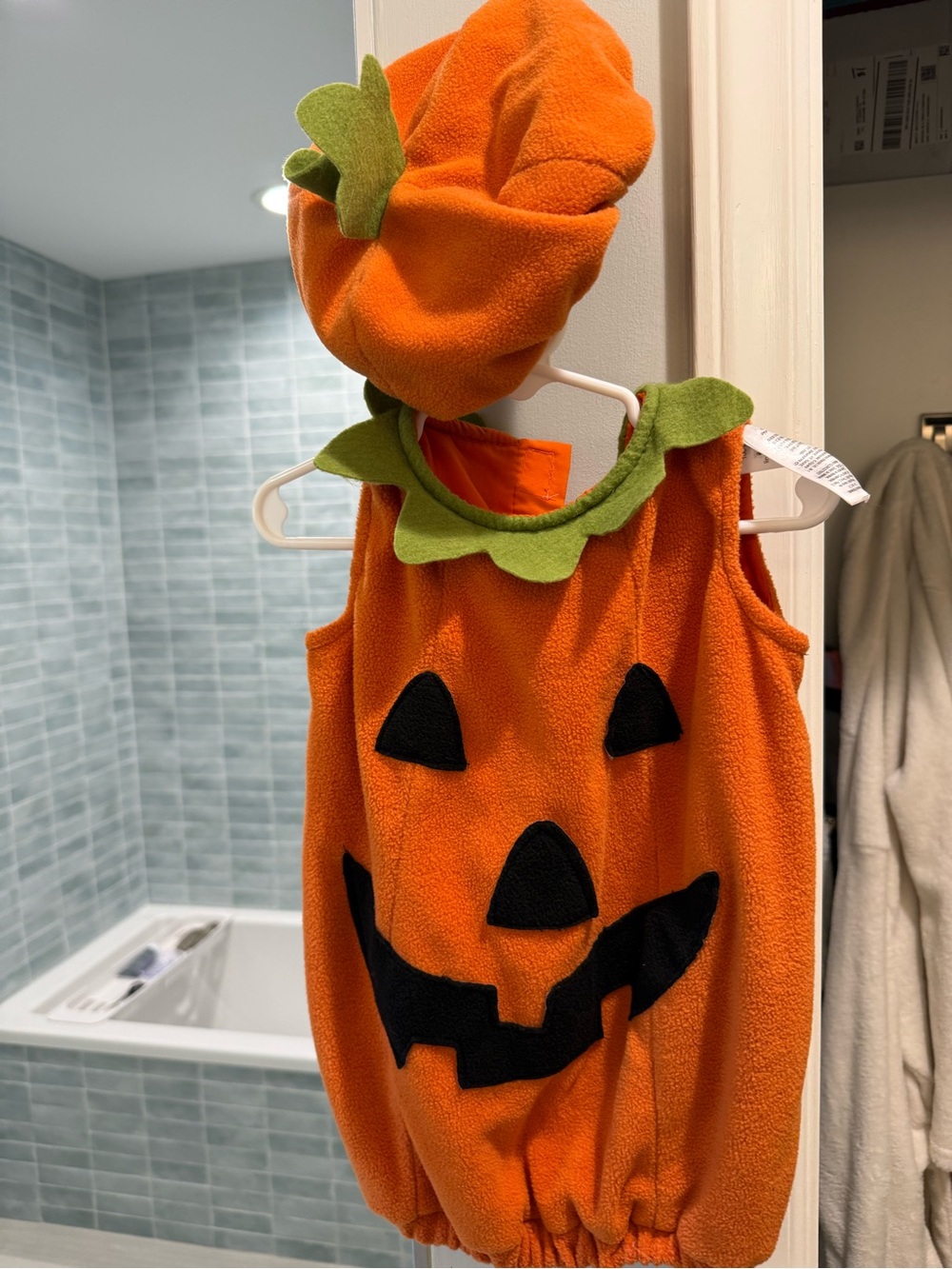 Pottery Barn Kids 6-12 month Pumpkin Top with Green Leaf Collar and Hat